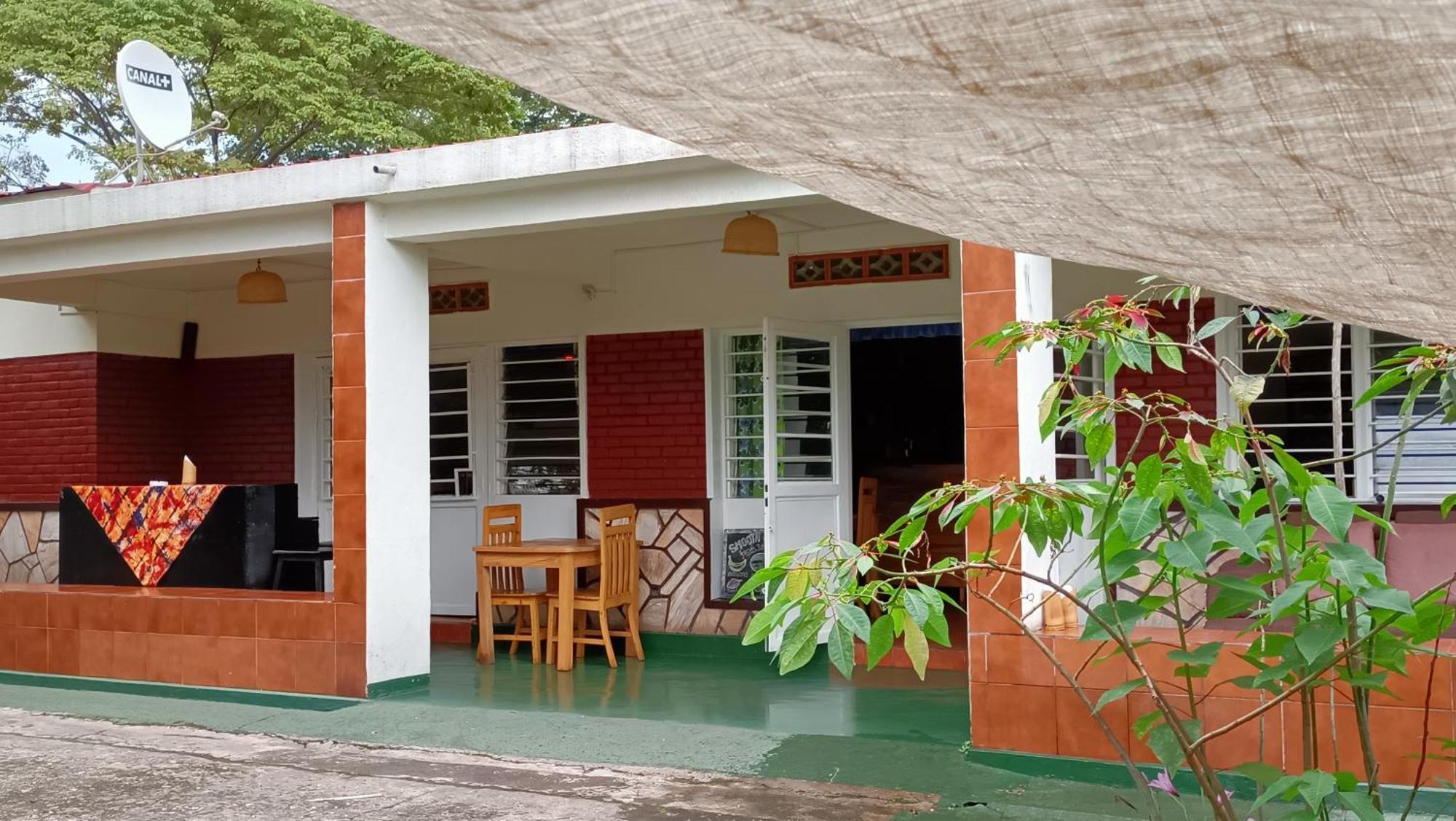 Colibri Taverne & Guest House Gisenyi Exterior foto