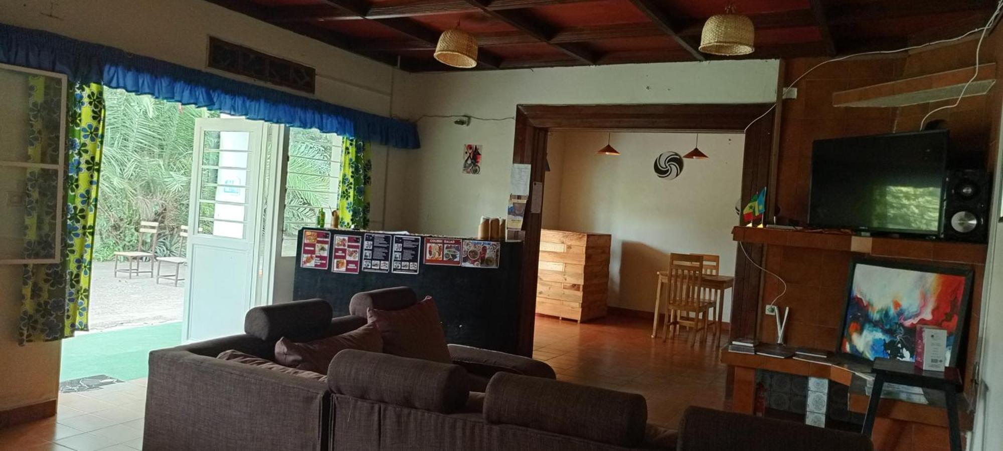 Colibri Taverne & Guest House Gisenyi Exterior foto